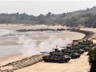 金防部太武操演重砲齊射展軍力 軍事迷圍觀搶拍超震撼