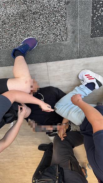 中和街头抢案！男突遭「警察压制」抢走120万....  竟是诈团黑吃黑