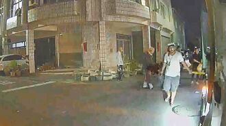 台南 怒吼沒等我 男抄球棒砸垃圾車