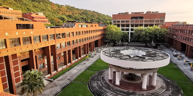 中山大学近77％学生反对与高雄大学合併。图为中山大学校区。（翻摄Google Maps）