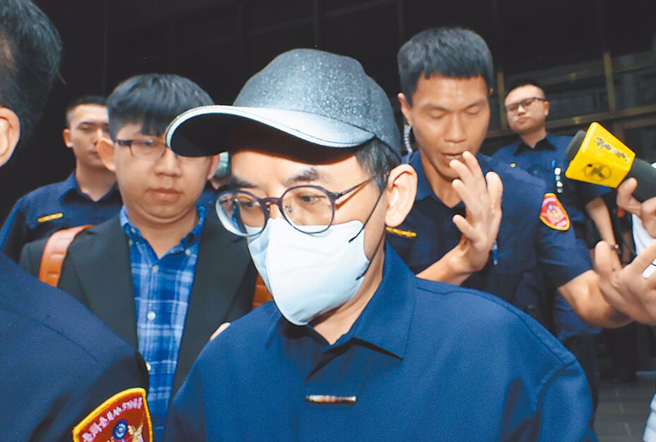 黃子佼一審在法庭上始終拒絕認罪，二審改口承認部分罪刑，稱是為了紓壓才購入未成年不雅影片。（中時資料照）