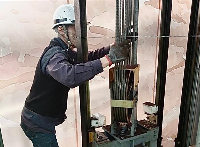 新北河滨更新8座水岸电梯钢索，总长度超过2座台北101。（图／新北市高滩处）