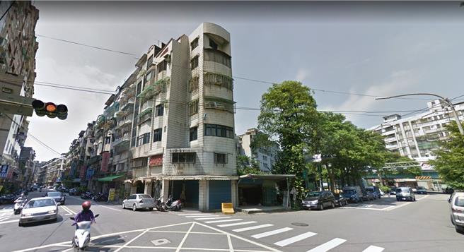 新店大溪地一期社区部分区域钢筋腐蚀、混凝土块剥落，已被列管为海砂屋。（图／新北市城乡局）