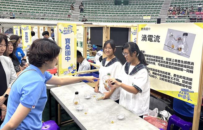 台东县第65届科学展览会颁奖典礼暨科学嘉年华28日起在台东县立体育馆举行。（蔡旻妤摄）
