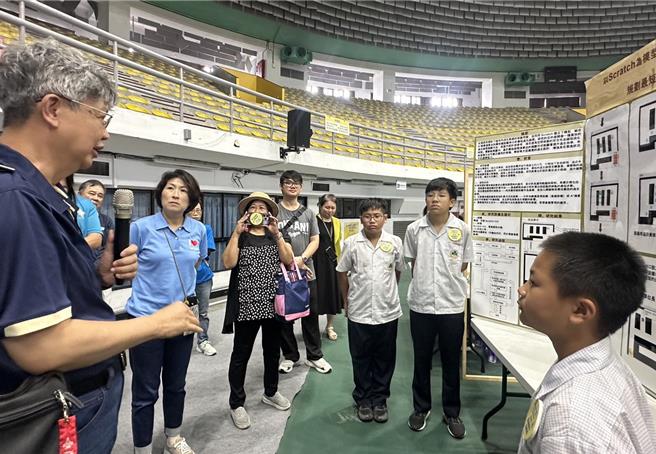 台东县第65届科学展览会颁奖典礼暨科学嘉年华28日起在台东县立体育馆举行。（蔡旻妤摄）