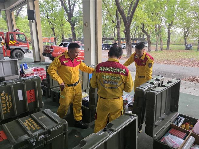 缅甸28日发生7.7强震，导致清真寺坍塌至少20死，对此，屏东县特搜大队稍早表示，整备前往救援。（屏东消防局提供／谢佳潾屏东传真）