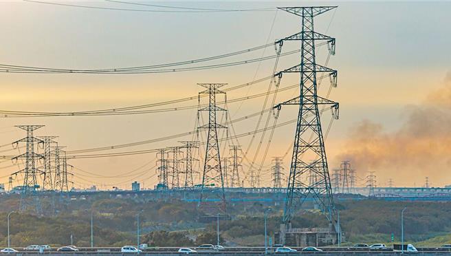 电价审议委员会今日决议电价冻涨。（本报资料照片）