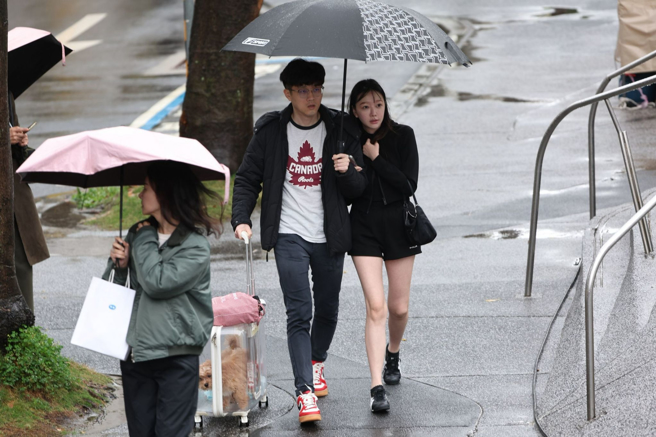 29日预估北部、宜兰低温约15、16度，整天感受偏冷，入夜后各地降雨机率增加。（示意图／资料照）