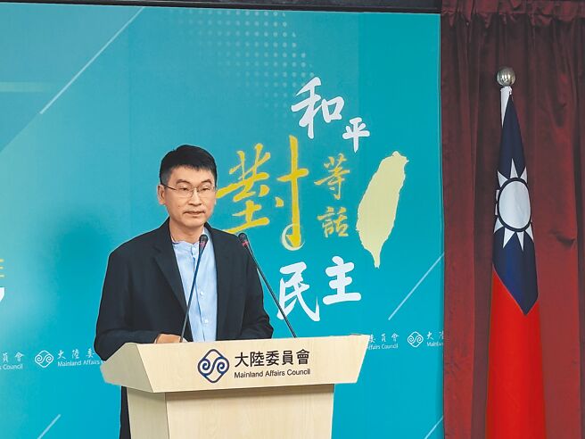 陸委會副主委兼發言人梁文傑27日主持記者會，批評大陸國台辦推出舉報專欄滋擾台灣內政。（朱紹聖攝）