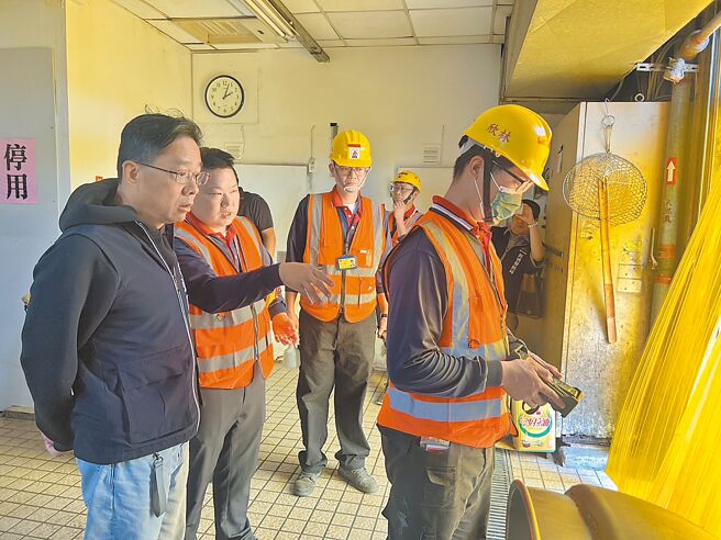 台中市政府持续针对大量用气的50家餐饮业，展开联合稽查。（台中市政府提供／冯惠宜台中传真）