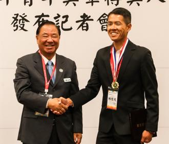 林俊成奉獻國防教育 榮膺「青年獎章」