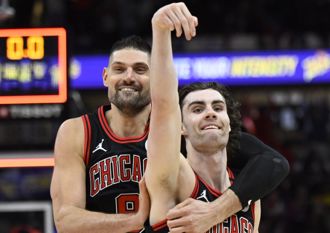 NBA》吉迪後場絕殺湖人！公牛球迷喊「幫他建銅像」 崔楊今年這球更誇張