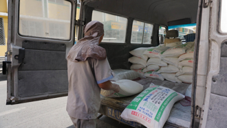 捐1萬公斤白米給緬甸軍閥 反詐組織：以後才好喬事