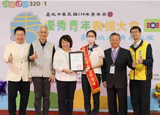 嘉義優秀青年表揚 聽障、罕病國三生克服障礙獲肯定