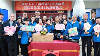 別讓消防弟兄身陷險境！新竹徐女士再捐物資 強化救災能量