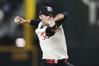 MLB》擺脫震撼教育！名將之子奪首勝 創隊史2紀錄還鬧笑話