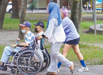 鐘點移工3月上路恐生變 雇主協會：比非法看護還貴