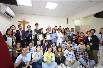 成立恆春首家眼科、提供免費醫療 恆基2仁醫獲總統褒揚令