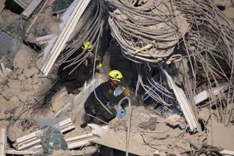 泰国曼谷大楼猛摇「4秒成废墟」 工人5楼跳下奇蹟生还