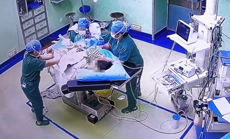 影》手術中遇強震猛晃！ 雲南醫護人員「急護病患」堅守崗位