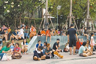 我在泰團客報平安 緬橙色警示