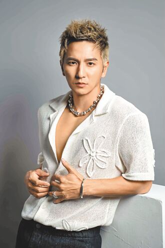 楊奇煜拋偶包贏掌聲