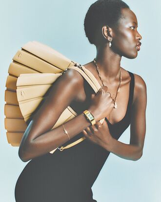 大包包正流行 混搭運動風