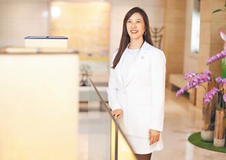 王雪梅腳踏大地沐光前行