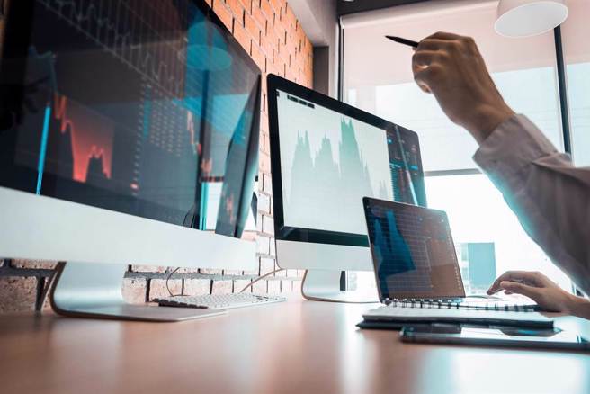 投资世界辽阔无边，儘管台股长期报酬率不错，但放眼全球，还有更多强大公司值得投资。（shutterstock）