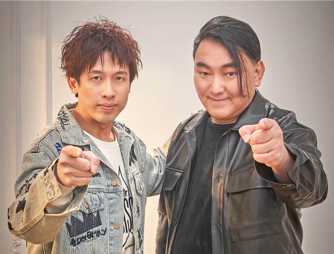 陈昶均（左）推出新专辑邀徐亨跨刀。（欣代唱片提供）