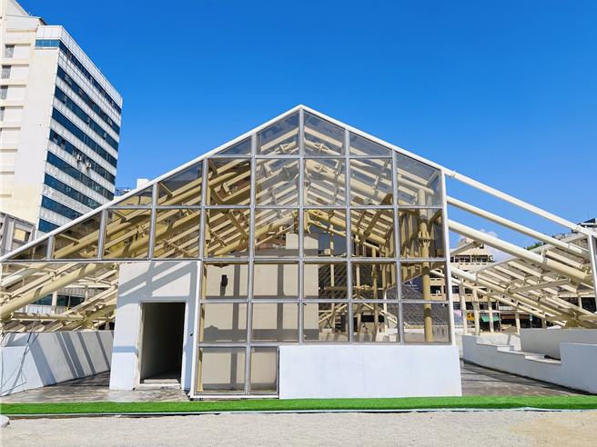 义昌公园地下停车场打造有嘉义市罗浮宫之称的「钻石之心」玻璃帷幕建筑，成吸睛新地标。（嘉义市政府提供／吕妍庭嘉义传真）