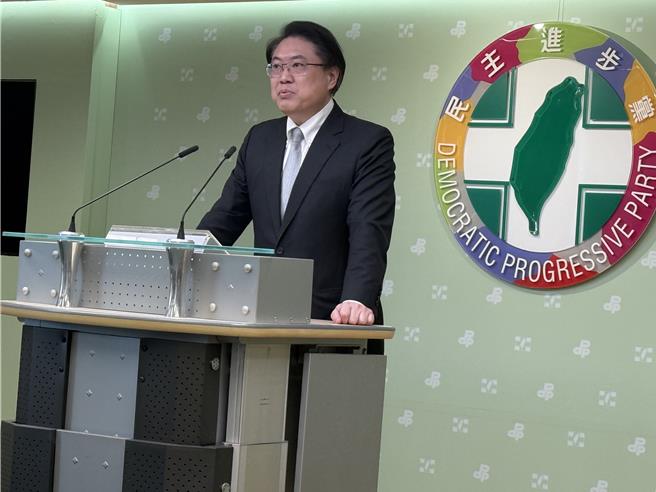 民进党今晚高雄宣讲「擒贼先擒王」，将锁定国民党立院党团总召傅昆萁空撒最新出炉说帖。（曾薏苹摄）