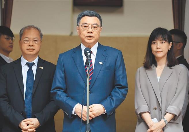 缅甸28日发生大地震，而泰国发生不少灾情，行政院长卓荣泰29日出席侨委会主办的「2025年侨生就业博览会」时，特别代表政府向两国人民表达关心，也当面向在场的泰国驻台代表文那隆（Mr. Narong Boonsatheanwong）表示「Taiwan Can Help」。（本报资料照片）