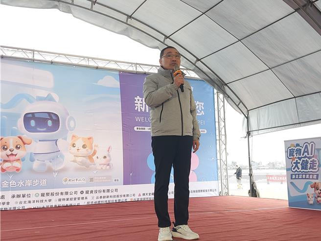 新北市长侯友宜（中）致词。（张铠乙摄）