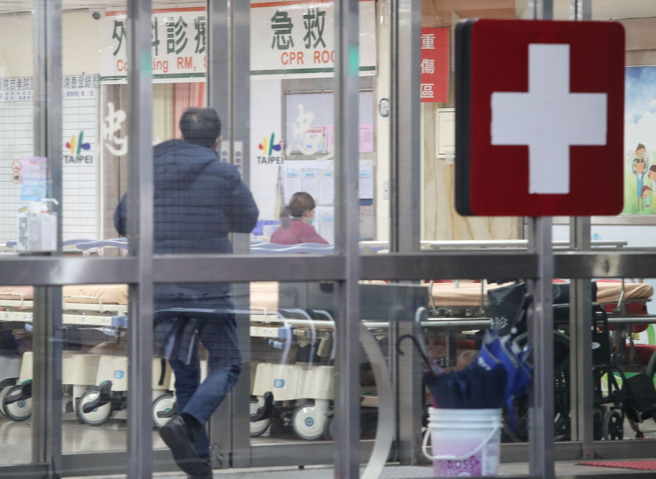 谢宗学大嘆，医院医师生活品质低、薪水低，连高中生都知道该如何做选择。（本报资料照片）