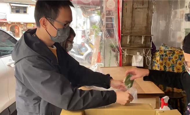 苗栗县府卫生局与环保局呼吁乡亲们提升食品安全意识，选择合法合规食品，避免因不当选择对健康造成危害。 （苗栗县政府提供／吕丽甄苗栗传真）