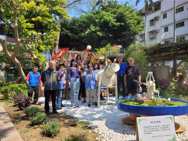 顺德里长率领志工们改造全青赛作品美化三德公园。（图／新北市景观处）