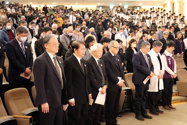 长庚大学与长庚医院29日举办「2025年器官捐赠与大体老师追思大会」，缅怀先人无私的大爱精神。（图／校方提供）