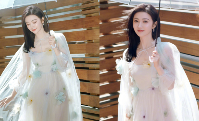 景甜身穿白色纱裙，梦幻美照曝光。（图／翻摄自景甜 微博）