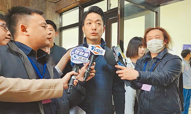 台北市长蒋万安28日表示，区桂芝老师并没有违反教育中立，北市府的立场就是尊重老师教学的专业自主权，同时也坚定捍卫言论自由。（丁上程摄）