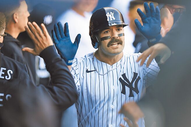 洋基威爾斯成為大聯盟史上首位擊出「開幕戰首局首打席全壘打」的捕手。（美聯社）