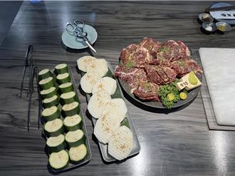 无菜单烧烤2盘肉破万！Cheap怒轰：乳牛卖得比和牛贵