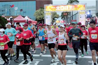 大亚旺莱路跑号召7600人齐聚关庙 首次视障跑者参赛