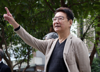 冒雨替「被惡罷」3藍委助講！趙少康被台下1景象感動