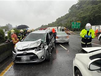 国3北向土城路段4车追撞！ 酿4人伤