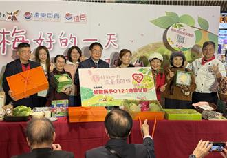 黃偉哲來桃園賣百果 義賣逾2萬捐災區