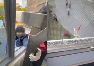 消防演練驚悚瞬間！緩降機逃生突「高空墜落」 輔大護理師重摔受傷