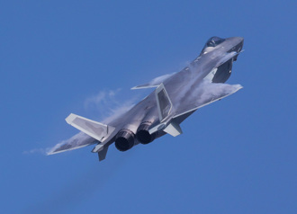 殲-20座艙照曝光 退役少將驚呆：開飛機跟玩平板一樣