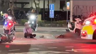 新堀江行人遭機車撞上昏迷 微電車也遭殃！竟是「闖紅燈」惹禍