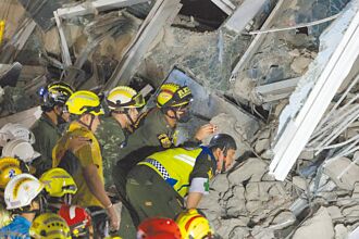 缅甸还来不及救人 平民区又遭空袭